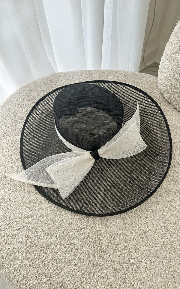 Caroline Black & White Bow Detail Hat
