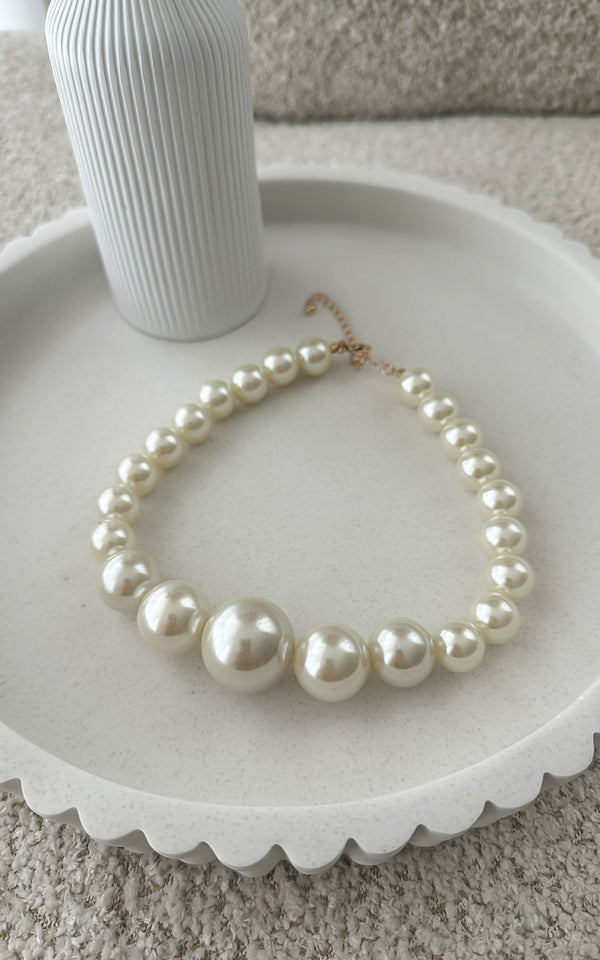 Chunky Imitation Pearl Necklace