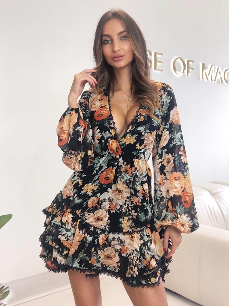 day dress, floral day dress, autumnal dress, autumn dress, autumn fashion, trends 2021, zara dress, zara outfits 2021, roses print dress, bow at the back, open back dress, boho dress, bohemian chic dress, revolve dress, revolve, zara, church dresses,  family lunch dresses, sunday dresses uk, best brunch dresses