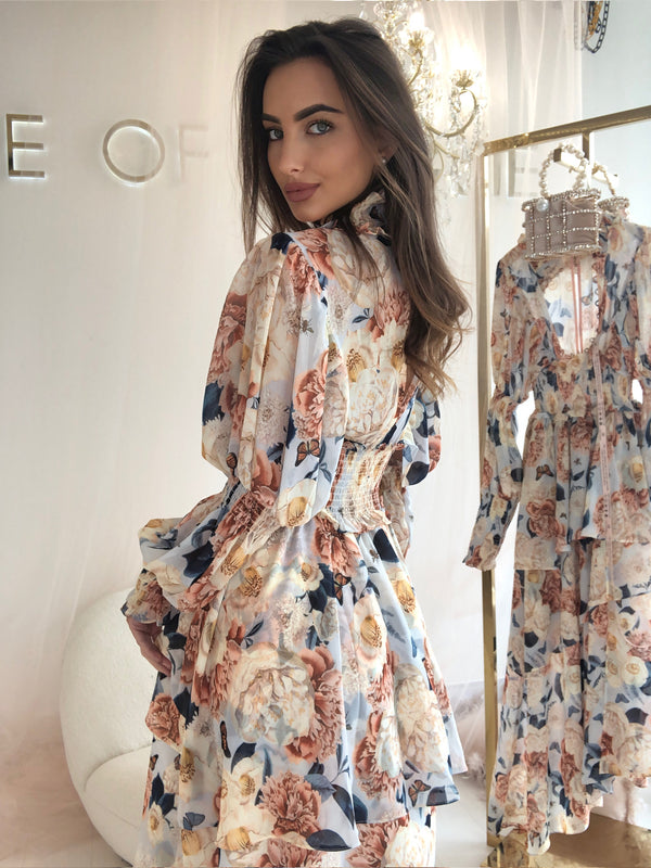 Maggiore Floral, sun dresses, day dresses, floral maxi print dresses, brunch dresses, best boho maxi dresses online uk, revolve floral print dresses, lavish Alice, revolve, Zara floral dresses, summer day dresses